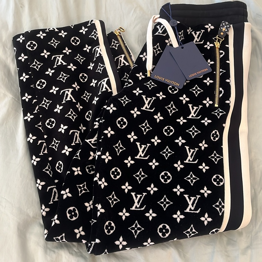 LVMonogram toweling/velour traveling Jogging Pants with zippers on bottom / box